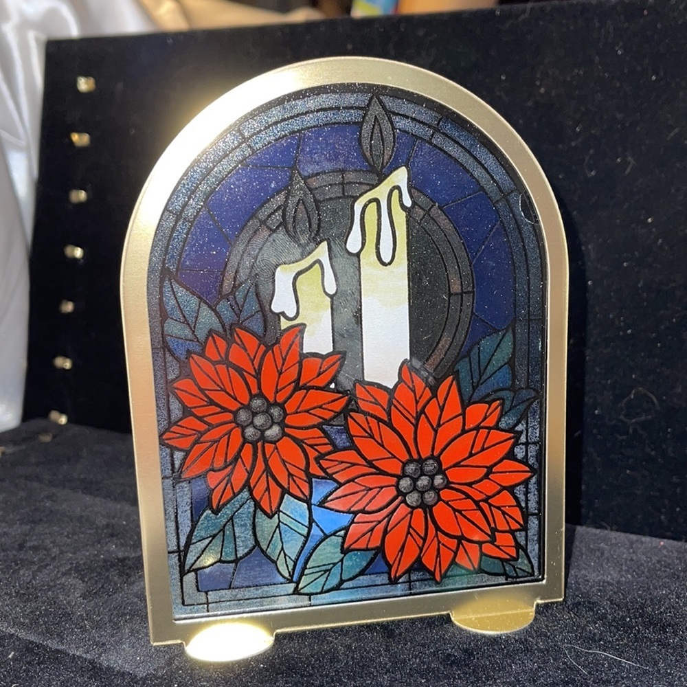Avon (Vtg) collectible “Holiday Highlights Candle Holder” w/ 1 tea light candle